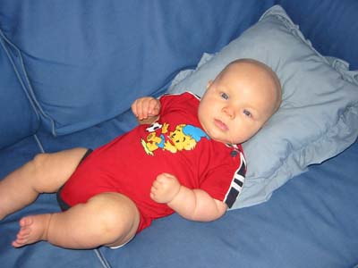 Ligger &aring; slappar i soffan och tittar p&aring; VM-finalen... 