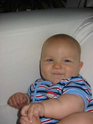 ...okej, jag kan v&auml;l le lite f&ouml;r din skull mamma... 