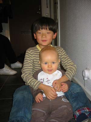 Nu sitter vi p&aring; golvet...