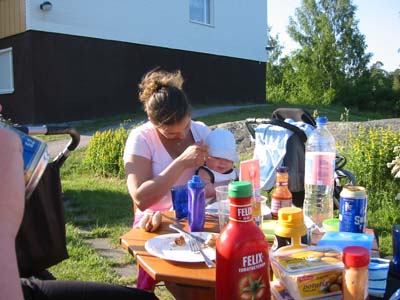 Mamma r&auml;ttar till m&ouml;ssan, jag m&aring;ste ju se n&aring;got! 