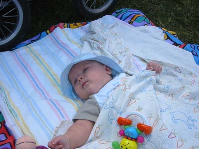 Mmmm, vad gott det &auml;r &aring; vara bebis &aring; bara njuta av livet.